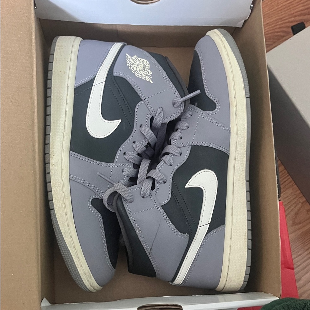 Nike Men's Black and Gray High-Top Sneakers